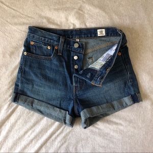Cuffed levi shorts!